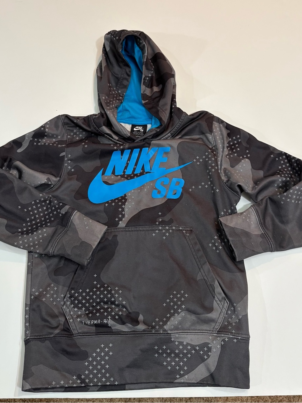 KIDS Nike SB THERMA FIT HOODIE | Black and Gray Camo